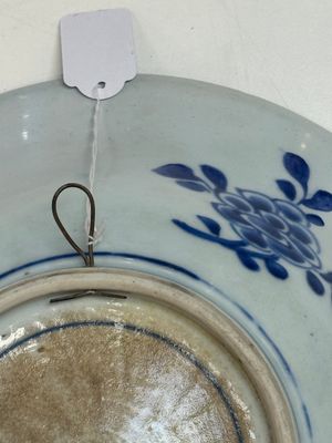 A Chinese rose-Imari 'Provinces' shaving bowl with the arms of Amsterdam, Kangxi, ca. 1720 — 照片 13