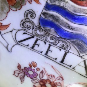A Chinese rose-Imari 'Provinces' shaving bowl with the arms of Zeeland, Kangxi/Yongzheng — photo 4