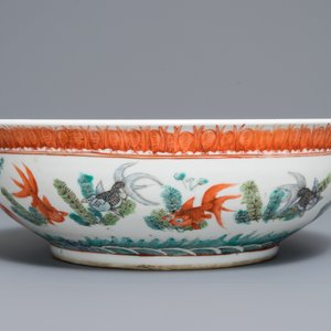A Chinese rose-verte 'dragon and carps' bowl, Kangxi mark, 19th C. — 照片 5