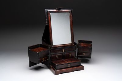 A Chinese rosewood cosmetic box with brass mount, 19/20th C.