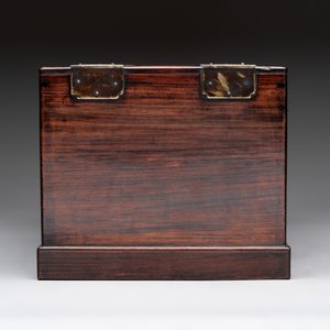 A Chinese rosewood cosmetic box with brass mount, 19/20th C. — 照片 5