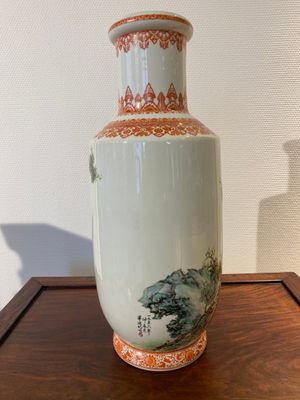 A Chinese rouleau vase with monkeys, signed Bi Yuanming 畢淵明, dated 1956 — photo 3