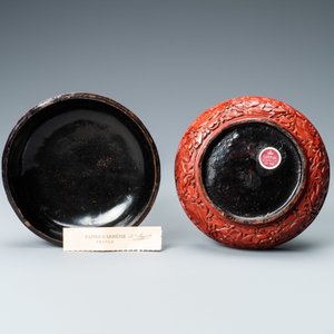 A Chinese round cinnabar lacquer box and cover with two scholars at a table, 18/19th C. — photo 4