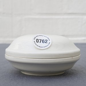 A Chinese round Dehua blanc de Chine box and cover with incised design, Ming/Qing — 照片 8
