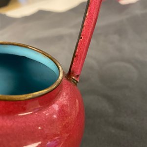 A Chinese ruby-ground Canton enamel teapot and a pair of covered bowls, Qianlong/Jiaqing — photo 20