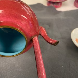 A Chinese ruby-ground Canton enamel teapot and a pair of covered bowls, Qianlong/Jiaqing — photo 21