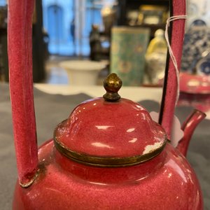 A Chinese ruby-ground Canton enamel teapot and a pair of covered bowls, Qianlong/Jiaqing — photo 23