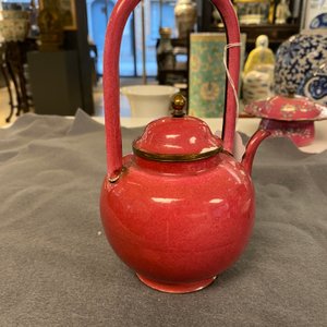 A Chinese ruby-ground Canton enamel teapot and a pair of covered bowls, Qianlong/Jiaqing — photo 24