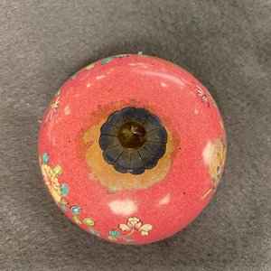 A Chinese ruby-ground Canton enamel teapot and a pair of covered bowls, Qianlong/Jiaqing — photo 25