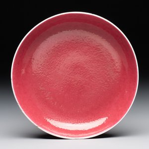 A Chinese ruby-pink-glazed plate, Jiaqing mark and of the period — photo 1