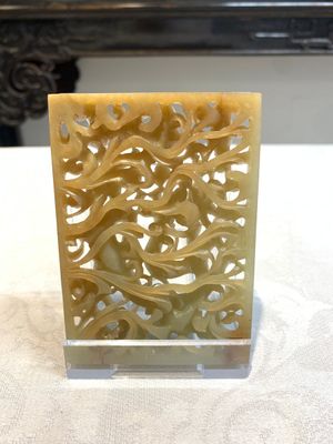 A Chinese russet jade 'dragon' plaque, 18th C. — photo 3