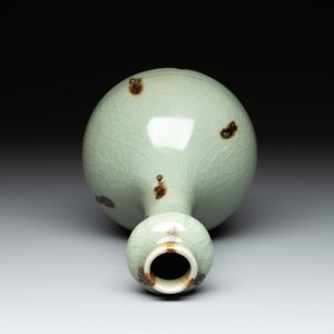 A Chinese russet-splashed Longquan celadon garlic-mouth vase, Yuan/Ming — photo 5
