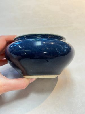 A Chinese sacrificial blue-glazed bowl, 17/18th C. — photo 2