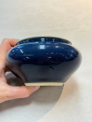 A Chinese sacrificial blue-glazed bowl, 17/18th C. — photo 4