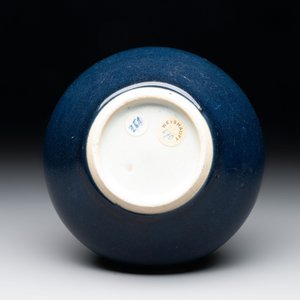 A Chinese sacrificial blue-glazed bowl, 17/18th C. — photo 6