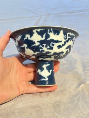A Chinese sacrificial-blue-ground stem bowl with incised dragon design, Xuande mark, Republic — photo 5