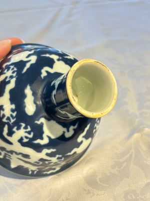 A Chinese sacrificial-blue-ground stem bowl with incised dragon design, Xuande mark, Republic — photo 10