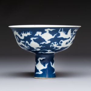 A Chinese sacrificial-blue-ground stem bowl with incised dragon design, Xuande mark, Republic — photo 2
