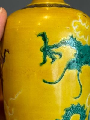 A Chinese sancai 'dragon' vase and a blue- and turquoise-glazed 'shou' bowl and cover, 19/20th C. — photo 11
