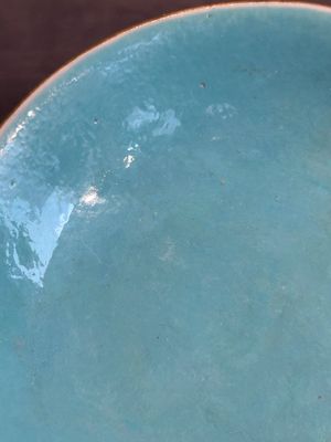 A Chinese sancai 'dragon' vase and a blue- and turquoise-glazed 'shou' bowl and cover, 19/20th C. — photo 19
