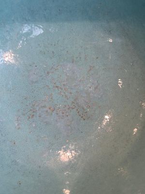 A Chinese sancai 'dragon' vase and a blue- and turquoise-glazed 'shou' bowl and cover, 19/20th C. — photo 20