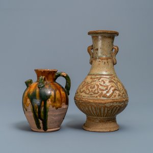 A Chinese sancai ewer and a celadon-glazed bottle vase, Tang and Song — 照片 3
