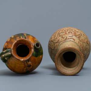 A Chinese sancai ewer and a celadon-glazed bottle vase, Tang and Song — 照片 5