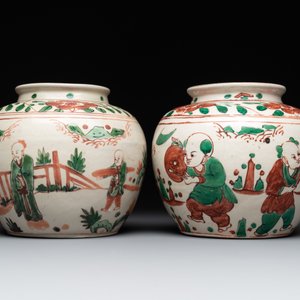 A Chinese sancai figure of Garuda, a cream-glazed vase and a pair of wucai jars, 19th C. — photo 8