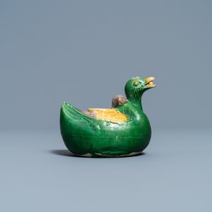 A Chinese sancai-glazed duck-shaped water dropper, Ming — 照片 4