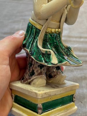 A Chinese sancai-glazed figure of Sudhana, 19th C. — 照片 9