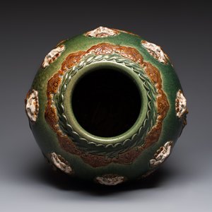 A Chinese sancai-glazed martaban with relief design, 19th C. — photo 5