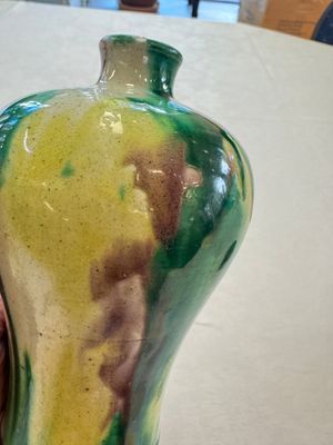 A Chinese sancai-glazed 'Meiping' vase on a wooden stand, 19th C. — 照片 11