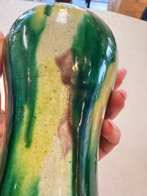 A Chinese sancai-glazed 'Meiping' vase on a wooden stand, 19th C. — 照片 12