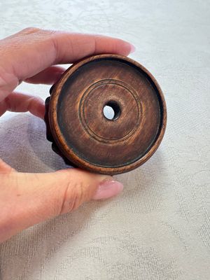 A Chinese sancai-glazed 'Meiping' vase on a wooden stand, 19th C. — 照片 17