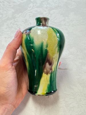 A Chinese sancai-glazed 'Meiping' vase on a wooden stand, 19th C. — 照片 5