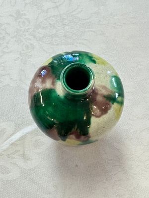 A Chinese sancai-glazed 'Meiping' vase on a wooden stand, 19th C. — 照片 6