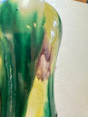 A Chinese sancai-glazed 'Meiping' vase on a wooden stand, 19th C. — 照片 10