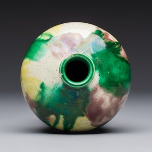A Chinese sancai-glazed 'Meiping' vase on a wooden stand, 19th C. — 照片 6