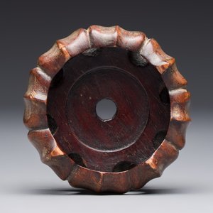 A Chinese sancai-glazed 'Meiping' vase on a wooden stand, 19th C. — 照片 9