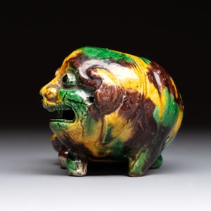 A Chinese sancai-glazed model of a dog, 19th C. — photo 2