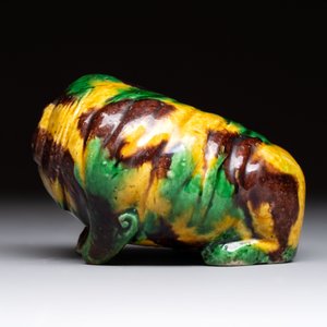 A Chinese sancai-glazed model of a dog, 19th C. — photo 3