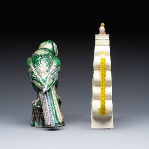 A Chinese sancai-glazed parrot, a pair of Buddhist lions and a 'Shou 壽' ewer, 19/20th C. — photo 11