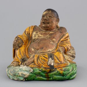 A Chinese sancai-glazed pottery Buddha, late Ming Dynasty — foto 2