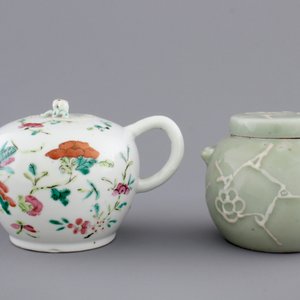 A Chinese sancai-glazed pottery figure, a famille rose teapot and a small ginger jar, 19th C. — photo 2