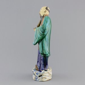A Chinese sancai-glazed pottery figure, a famille rose teapot and a small ginger jar, 19th C. — photo 8