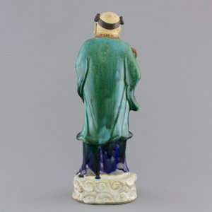 A Chinese sancai-glazed pottery figure, a famille rose teapot and a small ginger jar, 19th C. — photo 9