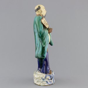 A Chinese sancai-glazed pottery figure, a famille rose teapot and a small ginger jar, 19th C. — photo 10