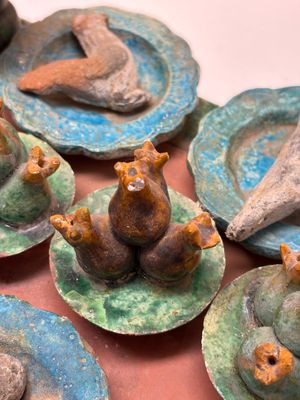 A Chinese sancai-glazed pottery model of an offering table, Ming — photo 11