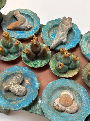 A Chinese sancai-glazed pottery model of an offering table, Ming — photo 3