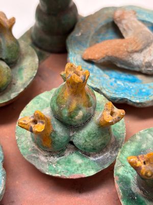 A Chinese sancai-glazed pottery model of an offering table, Ming — photo 8